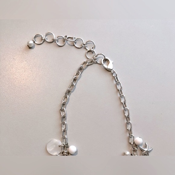 Fashion Necklace w/Silver Tone Seashells &White/Clear Beads - Picture 6 of 9